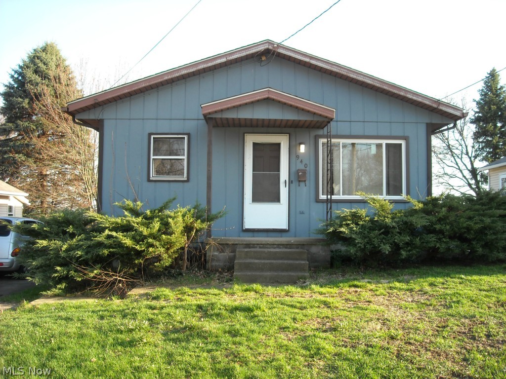 Great starter home, move in condition. Newer windows in living room, kitchen and 2 bedrooms. Large eat-in kitchen with plenty of cabinet space. Nice size living room. A full basement offers room to grow or ample storage. Nice large backyard all on a quiet street.