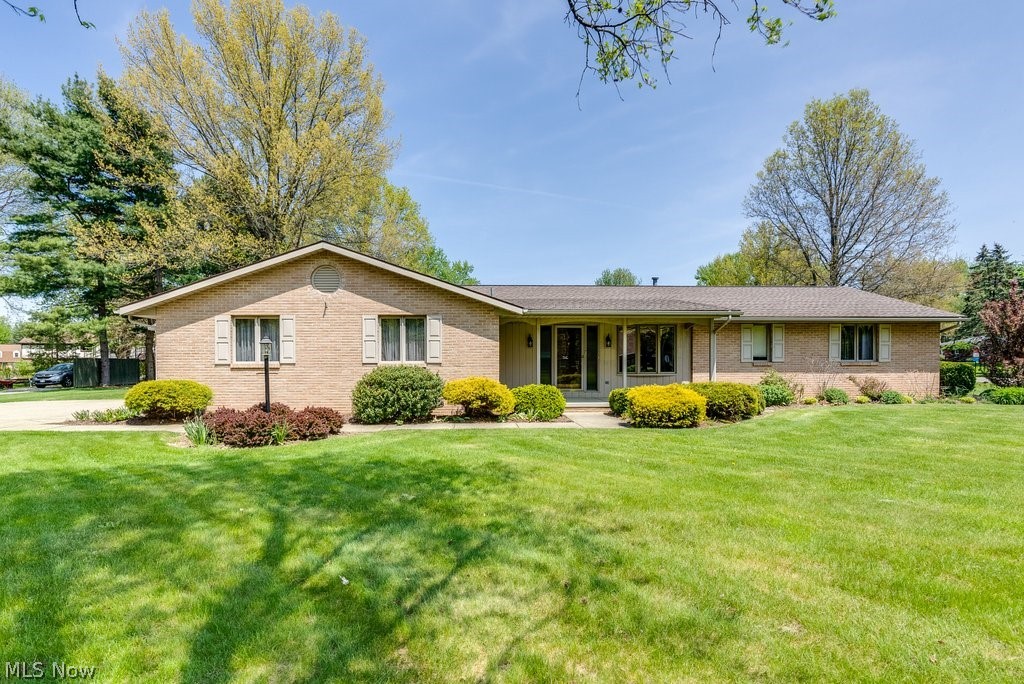 Welcome to 9153 Strausser! Are you looking for life on one level? Look no further - This well maintained Brick RANCH on a ½ acre, corner lot is move-in ready. Enjoy vaulted ceilings and lots of natural light. The home was built in 1990 and has had many updates. Roof and Skylights were replaced in 2012. The Kitchen is waiting for you to make it your own. Solid oak cabinets, fully applianced with a breakfast bar or adjacent bayed dining area. Cozy up by the 3 sided gas fireplace between the family room and living room. 1st Floor Laundry Room w/ utility sink. The 3 Season Room might become your favorite place and has added comfort with the Ceiling Fan.
The freshly painted, large open basement has so much potential; whether it's used for storage or finished for another living space.
2 car attached garage with extra storage area
Extra Large concrete driveway
HWT (2018), Well Pump (2019), Sump pump (2021)
1 Year APHW Home Warranty is included ($425)
Less than 1 mile from Strausser