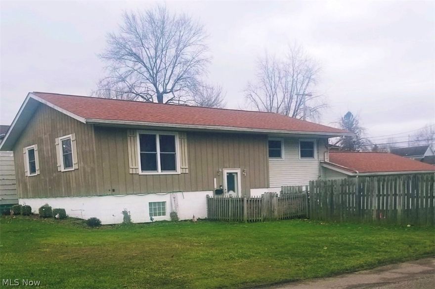 Beautifully maintained 3 bedroom home on a corner lot. Spacious kitchen and dining room/family room is ideal for entertaining. There is potential for a 4th or 5th bedroom in the finished basement that is currently used as rec room and craft room. Roof replaced in 2022, new windows installed in 2021, new a/c and furnace in 2019, new hot water tank in 2017 and water softener in 2016. Home is occupied, please give a 24 hour notice for showings. Same day showings please call or text listing agent first.