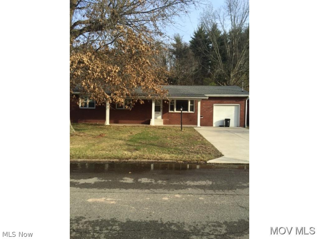8x27 Front Porch 10x21 Back Porch12x24 Single car garage Elem: Martin Elementary School Elem/Bus: Y JrHigh: Edison Jr. High School JrHigh/Bus: Y High: Parkersburg South High High/Bus: Y Fire: CIT Police: CTY ;SQFT=Fin L1:1200, Fin Above:1200, Fin Total:1200, Unfin Above:0, Unfin Total:Y