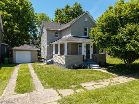 Homes For Sale - 30 16th Street<br/> Barberton, OH 44203