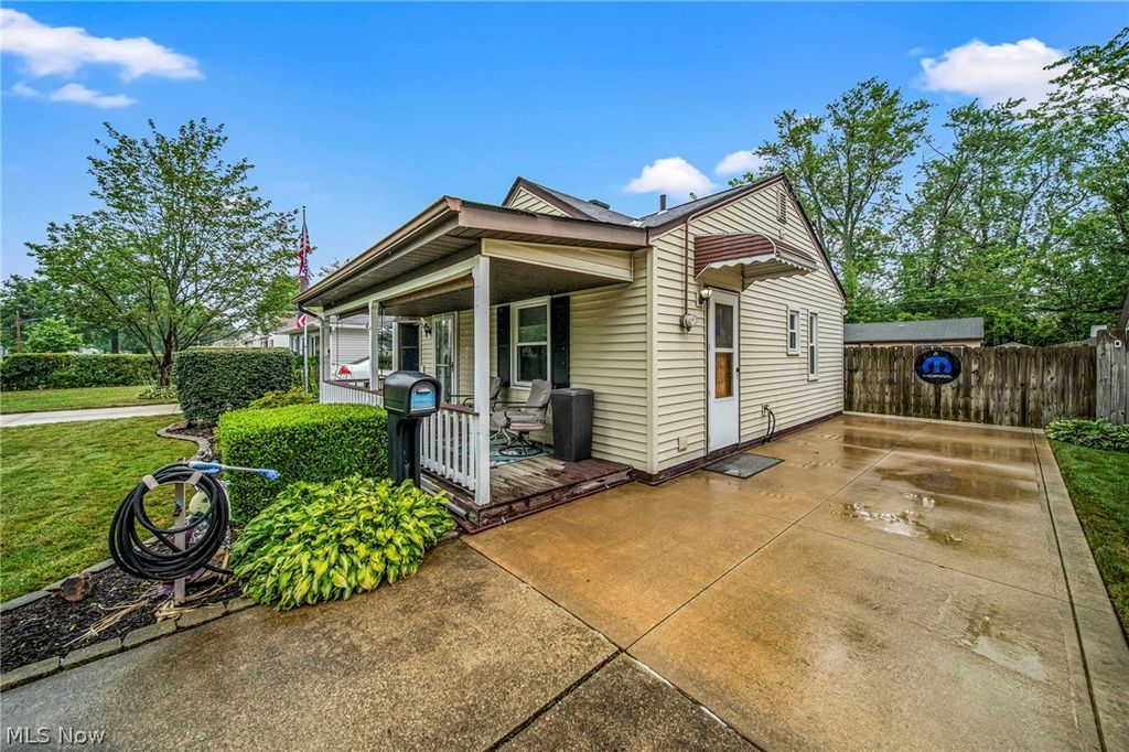 Photo of 5027 Glenn Lodge Road, Mentor, OH 44060 (MLS # 5194275)