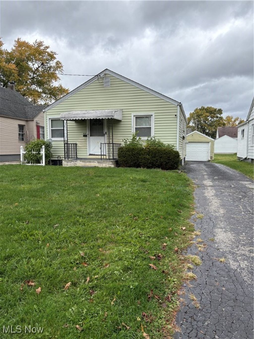 Photo of 830 Cambridge Avenue, Youngstown, OH 44502 (MLS # 5167671)