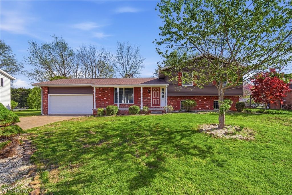 Photo of 125 Springbrook Drive SE, New Philadelphia, OH 44663 (MLS # 5203497)