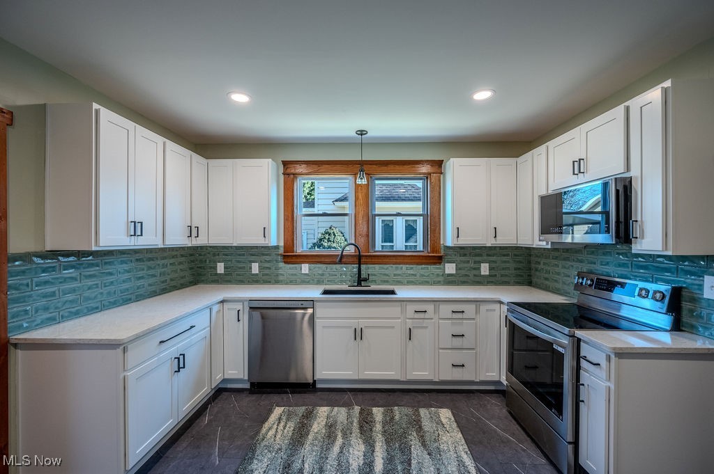 Parkersburg, West Virginia 26101, United States, 3 Bedrooms Bedrooms, ,3 BathroomsBathrooms,Residential,Active,82650