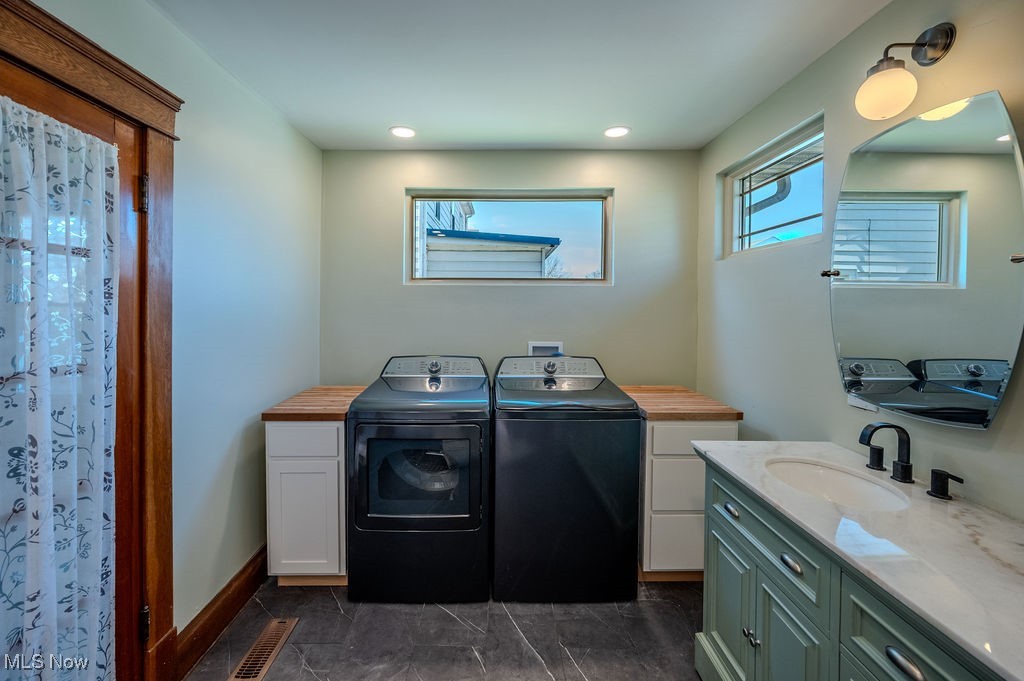 Parkersburg, West Virginia 26101, United States, 3 Bedrooms Bedrooms, ,3 BathroomsBathrooms,Residential,Active,82650