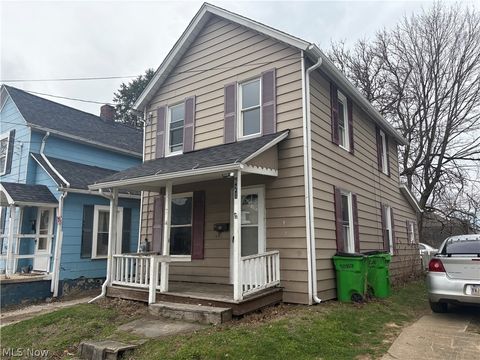Homes For Sale - 621 Creedmore Avenue<br/> Barberton, OH 44203