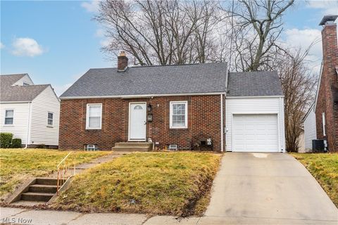 Photo of 1716 Gibbs Avenue NE, Canton, OH 44705 (MLS # 5190507)