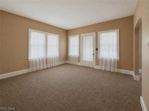 Tiny photo for 578 SE Oak Knoll Avenue SE, Warren, OH 44483 (MLS # 5216836)