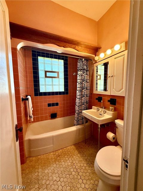 Tiny photo for 578 SE Oak Knoll Avenue SE, Warren, OH 44483 (MLS # 5216836)