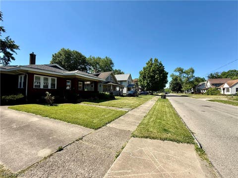 Tiny photo for 578 SE Oak Knoll Avenue SE, Warren, OH 44483 (MLS # 5216836)