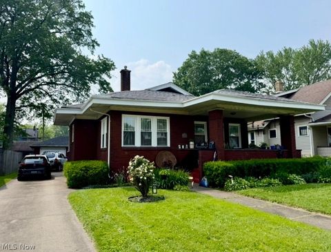 Photo of 578 SE Oak Knoll Avenue SE, Warren, OH 44483 (MLS # 5216836)