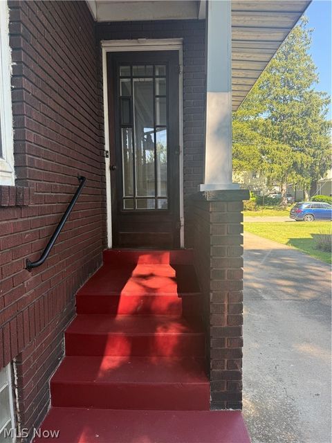 Tiny photo for 578 SE Oak Knoll Avenue SE, Warren, OH 44483 (MLS # 5216836)