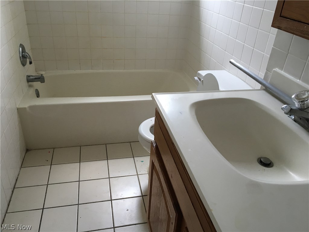 Banbury Village Condo - Residential