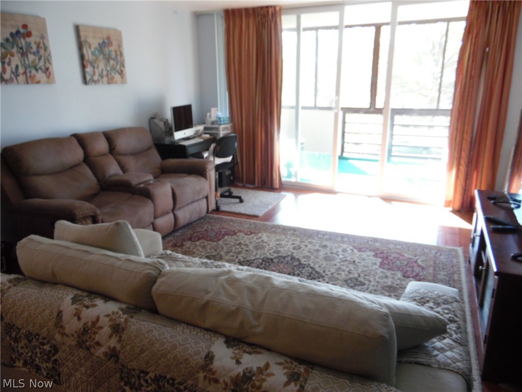 Bonnevilie Tower Condo - Residential