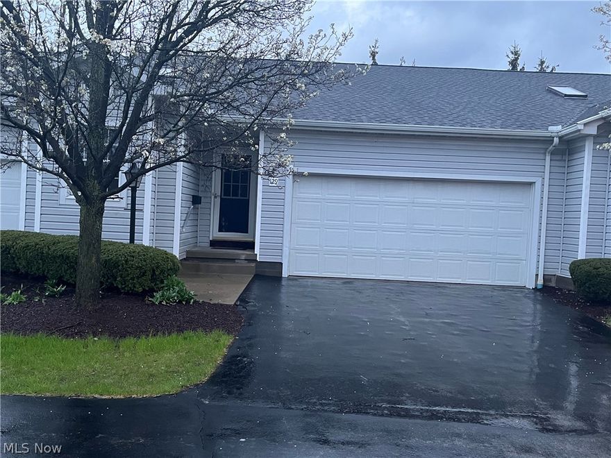 Beautiful 2 Bedroom Ranch style condo