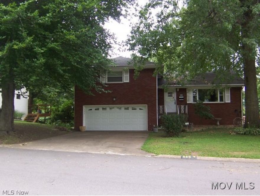 -Maintenance free brick.  Newer roof, and windows.  Updated kitchen and master bath.  All hardwood flooring on the three bedroom, two full bath level.  Newer 18" ceramic flooring in kitchen, dining room, baths, and entry.  Insulation added to attic (9").  The lower level has 8' ceilings and a new double door.  Choose the level you would like for your laundry (2 hook ups).  Owner in the process of changing one level with a new whirlpool tub (The tub is not included in this sell).  Two story 16x12 building with electric and built on a slab.  Only one room in this house has carpet.  Elem: Jefferson Elementary School  Elem/Bus: N  JrHigh: Van Devender Jr. High School  JrHigh/Bus: N  High: Parkersburg High  High/Bus: N  Fire: CIT  Police: CTY  ;SQFT=Fin L1:262, Fin L2:560, Fin L3:700, Fin Above:1522, Fin Total:1522, Unfin Bsmt:600, Unfin Above:600;GAR= 2 Car Att, Heated, Opener(s);PRKG= On Street