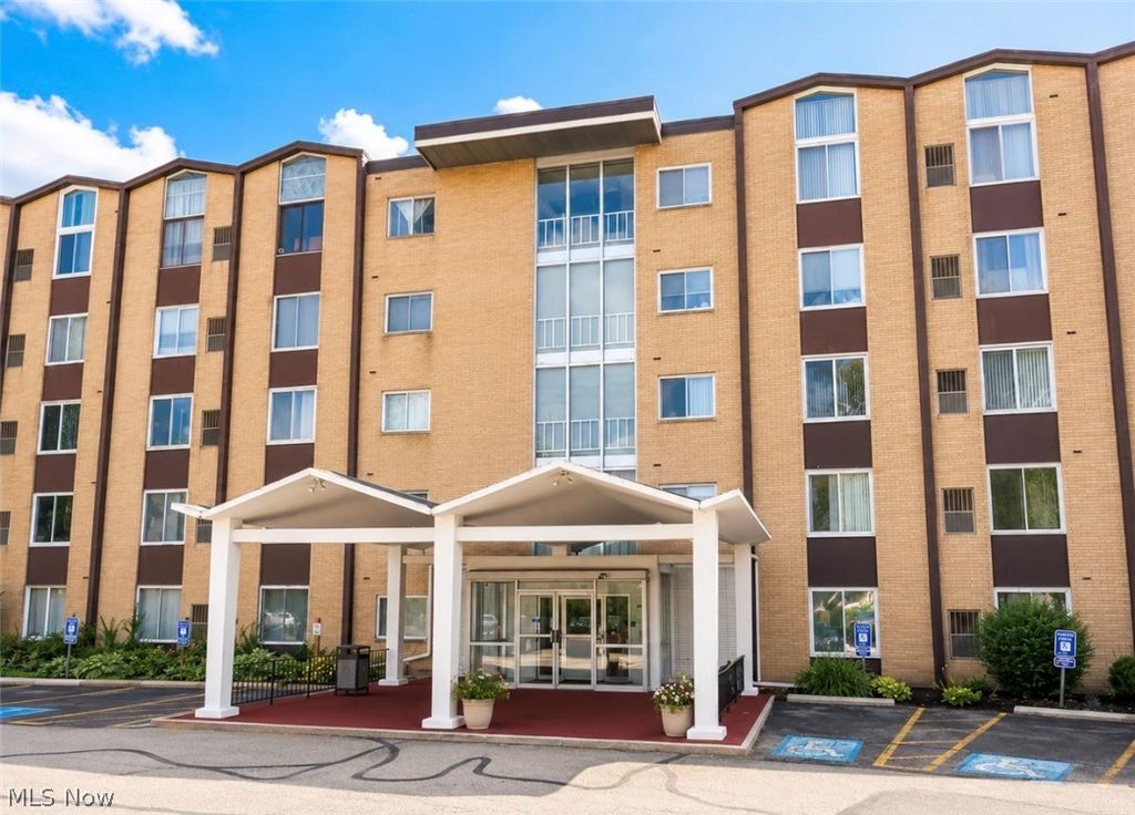 Photo of 25735 Lorain Road #224, North Olmsted, OH 44070 (MLS # 5223894)