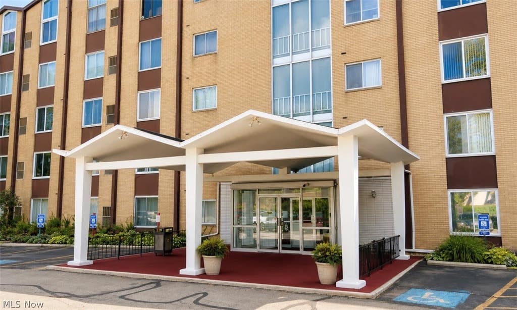 Photo of 25735 Lorain Road #224, North Olmsted, OH 44070 (MLS # 5223894)