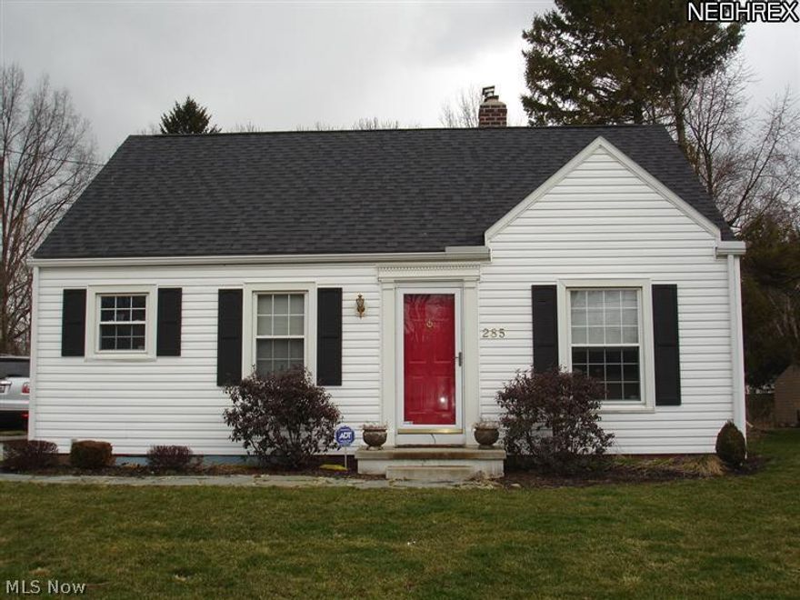 Great Cape in the West Akron/Wallhaven area! 3 bedroom 1 bath single family home with a nice deep lot and 1 car garage.
Designer colors throughout the home. Fireplace is centerpiece of the living room. Good closet space and room sizes.  A must see! Minimum 24 hour notice to show.
$35 credit/background/income check.  No section 8.