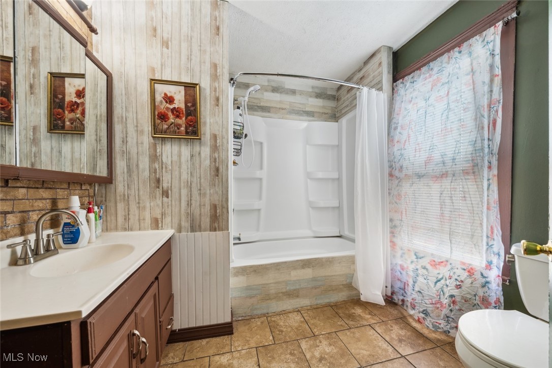 3069 Elyria Avenue, Lorain, Ohio image 23