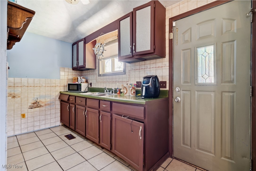 3069 Elyria Avenue, Lorain, Ohio image 18