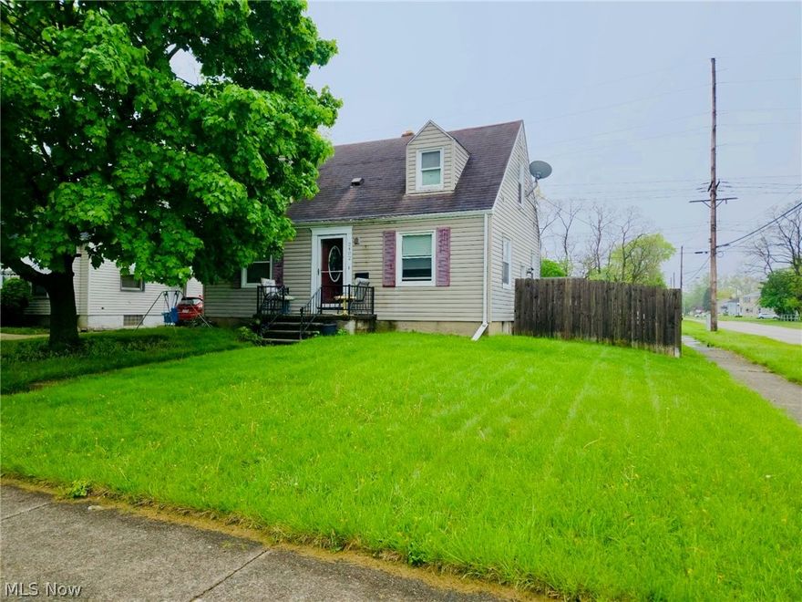 Welcome home to this beautifully maintained 3-bedroom, 1-bath Cape Cod that perfectly blends comfort, character,
and value. From the moment you step inside, you'll feel the warmth and inviting atmosphere that makes this house
truly special. Remodeled bathroom with modern updates. New furnace & central air (August 2024) - move in with
peace of mind. Roof only 10 years old as of this year - solid and reliable. All appliances included - just bring your
personal touch. Outside, enjoy the classic appeal of a Cape Cod design with plenty of potential to make the yard your
own personal retreat. Priced to sell! This is an incredible opportunity you don't want to miss! Whether you're a firsttime buyer or looking to downsize, this home checks all the boxes. Schedule your showing today and come see why this
one feels like home the moment you walk in!