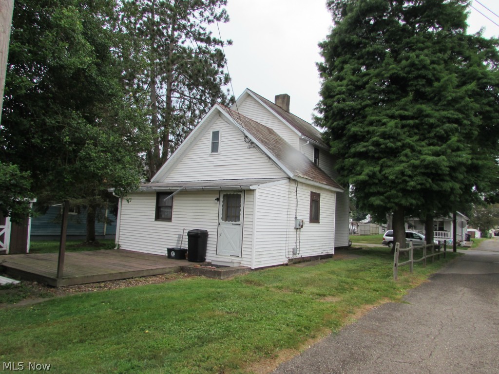 Main image without alt text