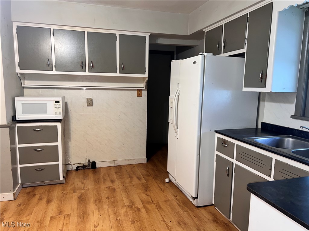 Akron, Ohio 44306, United States, 2 Bedrooms Bedrooms, ,2 BathroomsBathrooms,Residential,Pending,161503