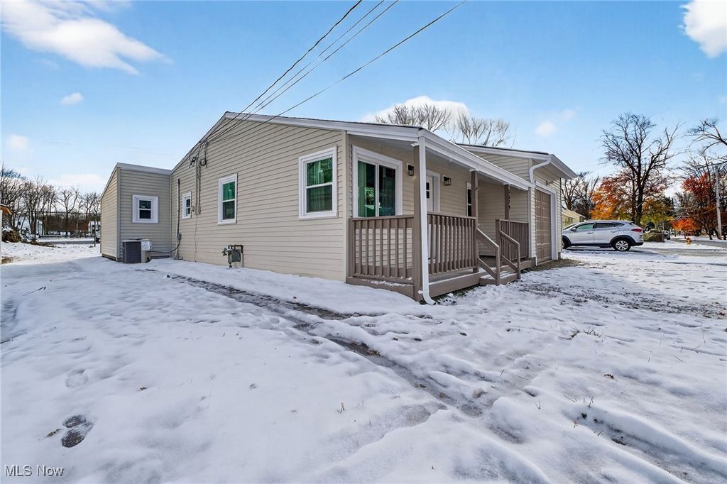 Photo of 5579 Chagrin Drive, Mentor on the Lake, OH 44060 (MLS # 5175750)