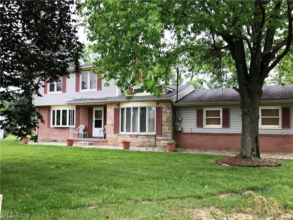 3 Bedroom, 2.5 Bath corner lot. Fireplace, Hidden bar in Family Room. Big Hot tub near Family Room. Laundry on first floor.