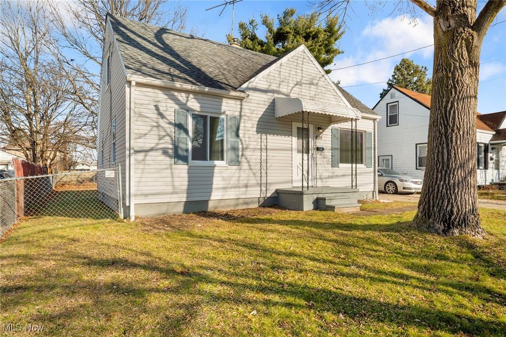 Photo of 835 E Archwood Avenue, Akron, OH 44306 (MLS # 5178220)