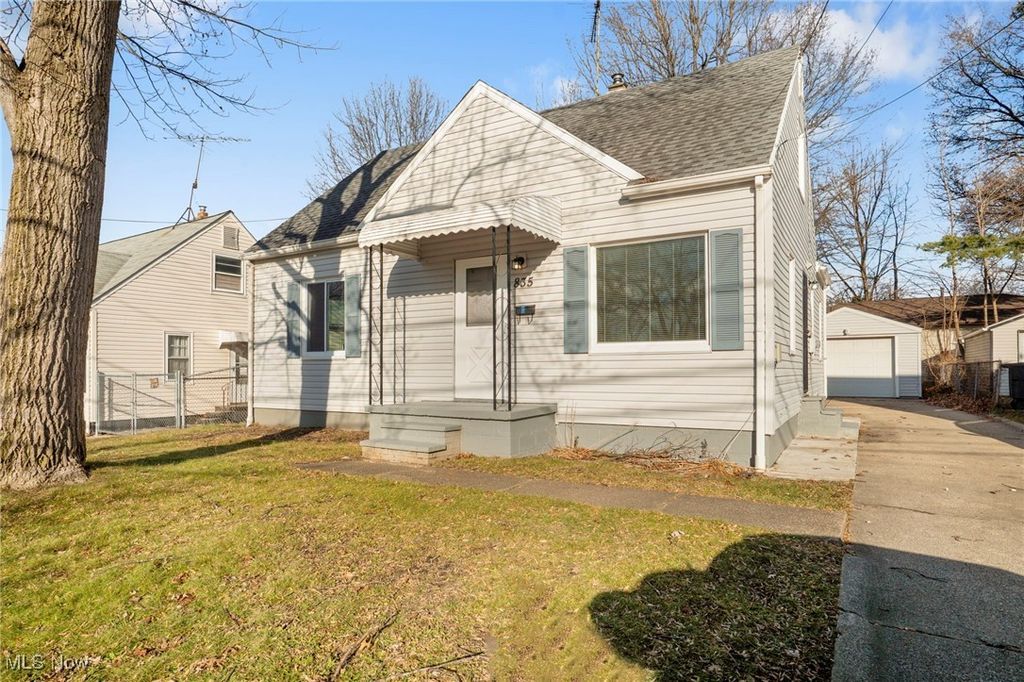 Photo of 835 E Archwood Avenue, Akron, OH 44306 (MLS # 5178220)