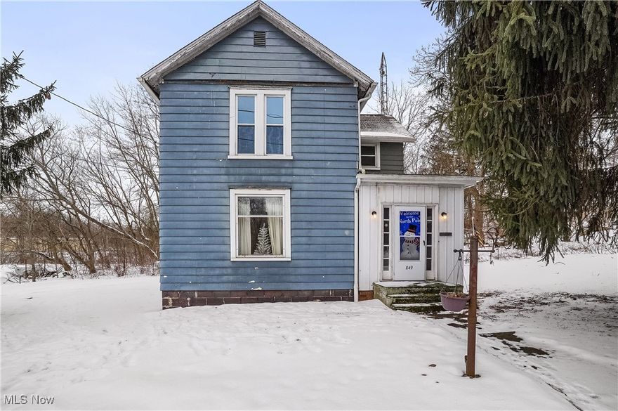 Charming 3-bedroom home in the heart of Alliance! This classic property offers plenty of living space with a welcoming layout, spacious yard, and detached garage. Schedule your showing today!