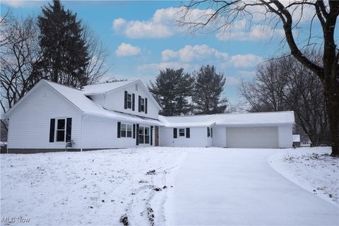 Photo of 1038 Dell Circle NW, North Canton, OH 44720 (MLS # 5178862)