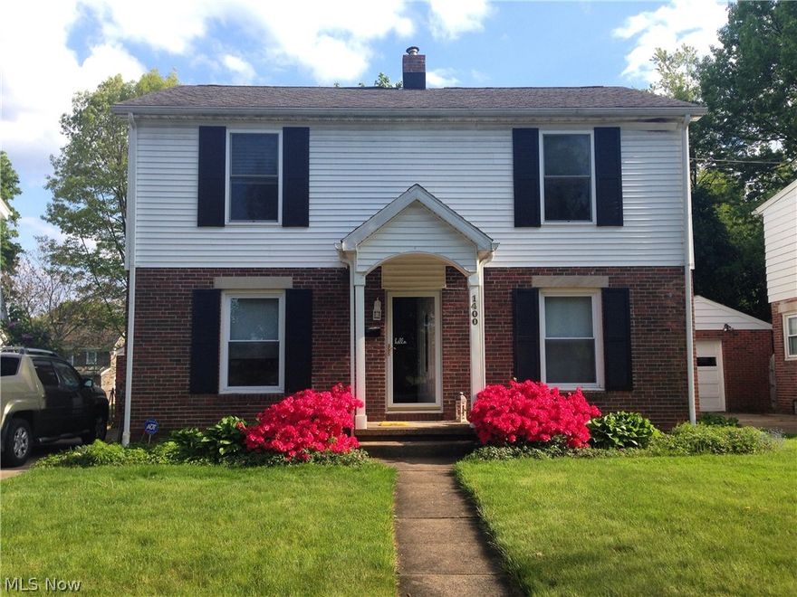 Charming Colonial home located in the heart of West Akron. You will love all the features of this home including: concrete countertops in the kitchen, subway tile backsplash, open shelving in the kitchen, large walk in closets, an upstair loft/play area, a finished basement, and much more. Located just North of Market St. it is close to shopping including summit mall, montrose, highland square, and Whole Foods 365. Home Warranty offered with the purchase. Make this home yours today by calling and scheduling a showing!