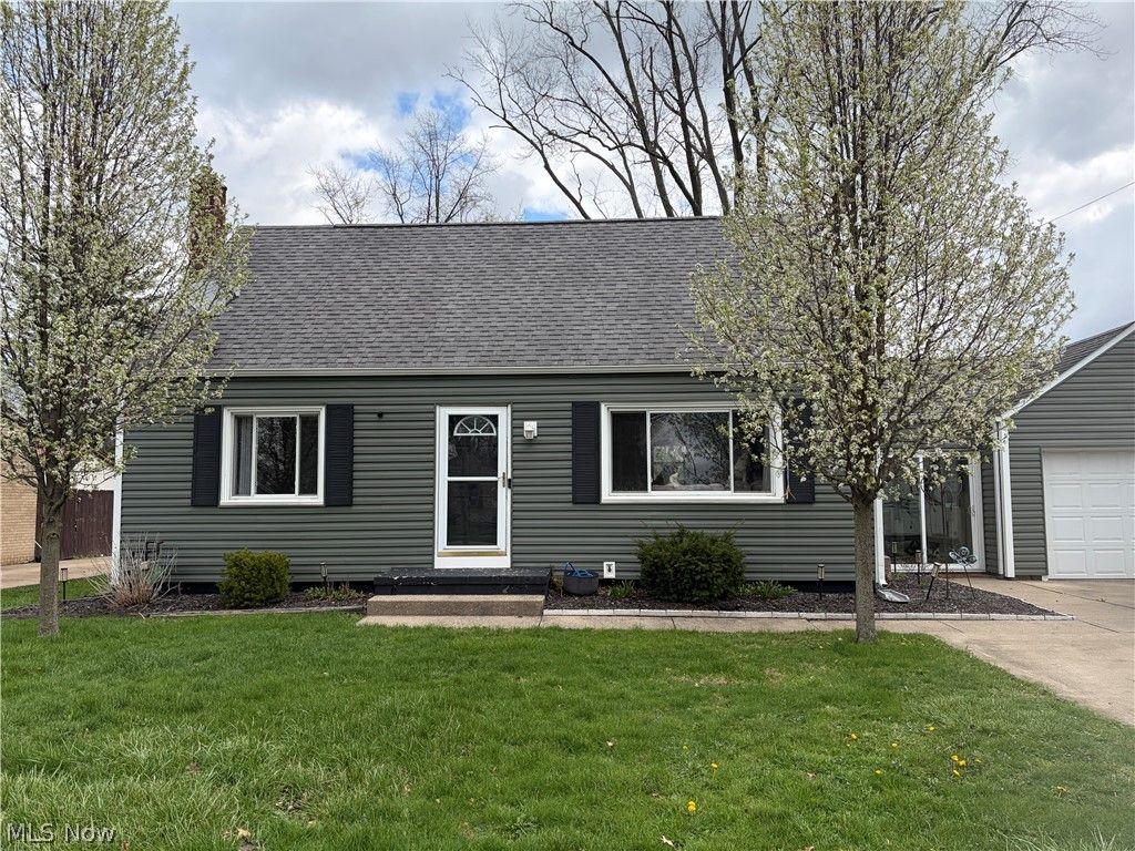 Photo of 4300 Broadway Avenue NE, Louisville, OH 44641 (MLS # 5206888)