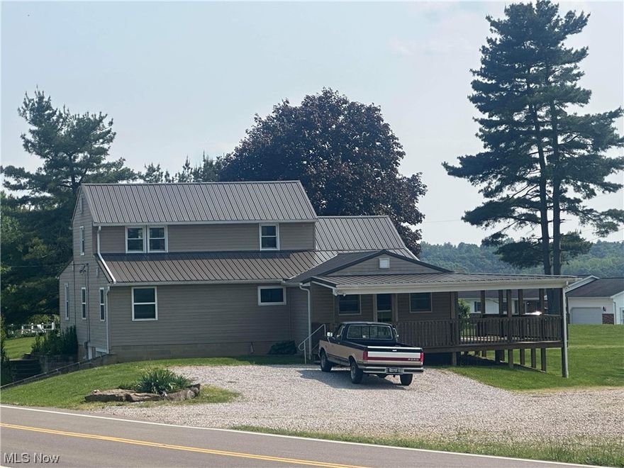 3 bedroom 1 1/2 bath home located just outside of McConnelsville.