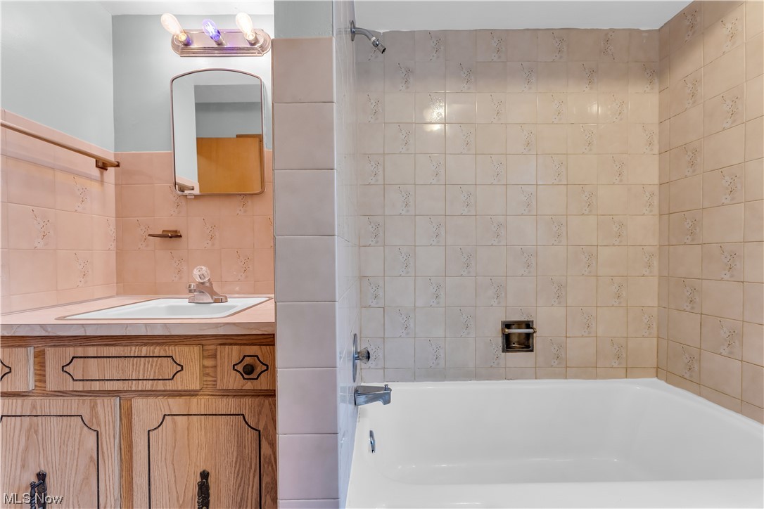 Suburban Dev Companys - Residential Lease