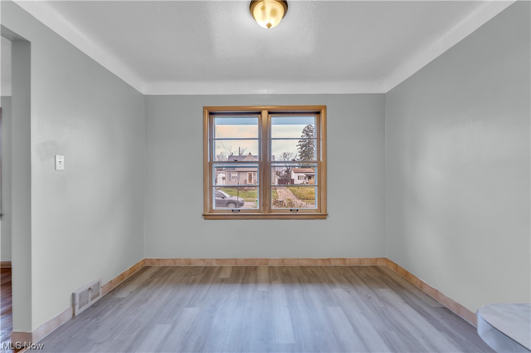 Suburban Dev Companys - Residential Lease