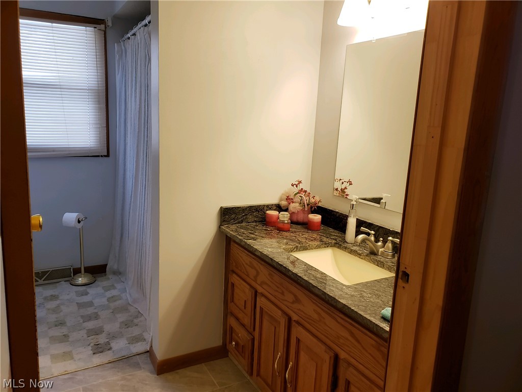 Lamont Urich 01 - Residential