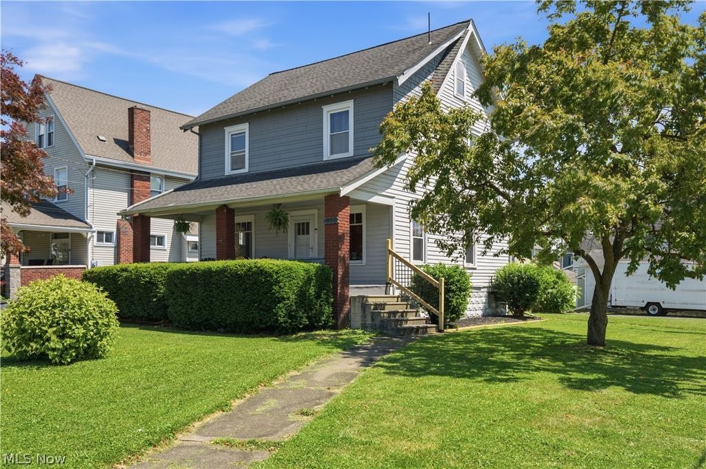 Photo of 201 E Wilson Avenue, Girard, OH 44420 (MLS # 5220877)