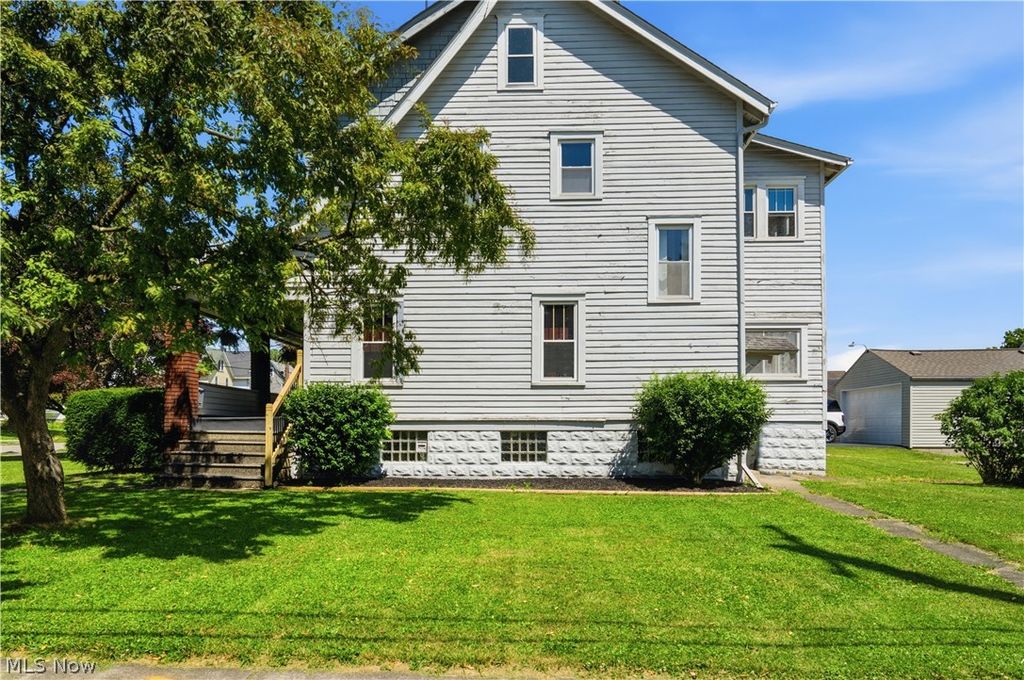 Photo of 201 E Wilson Avenue, Girard, OH 44420 (MLS # 5220877)