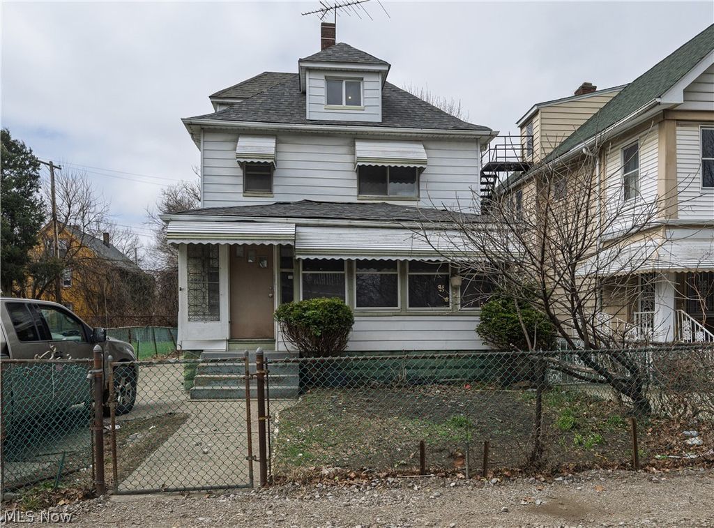 Photo of 686 E 92nd Street, Cleveland, OH 44108 (MLS # 5206126)