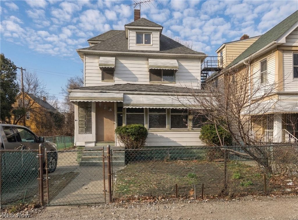 Photo of 686 E 92nd Street, Cleveland, OH 44108 (MLS # 5206126)