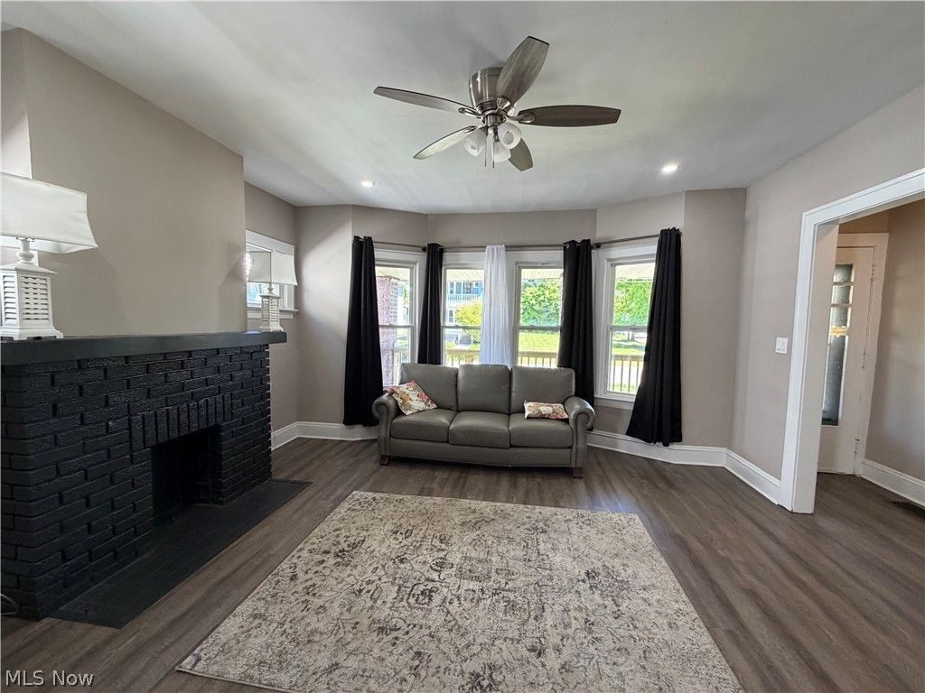Photo of 398 E 149th Street, Cleveland, OH 44110 (MLS # 5216791)