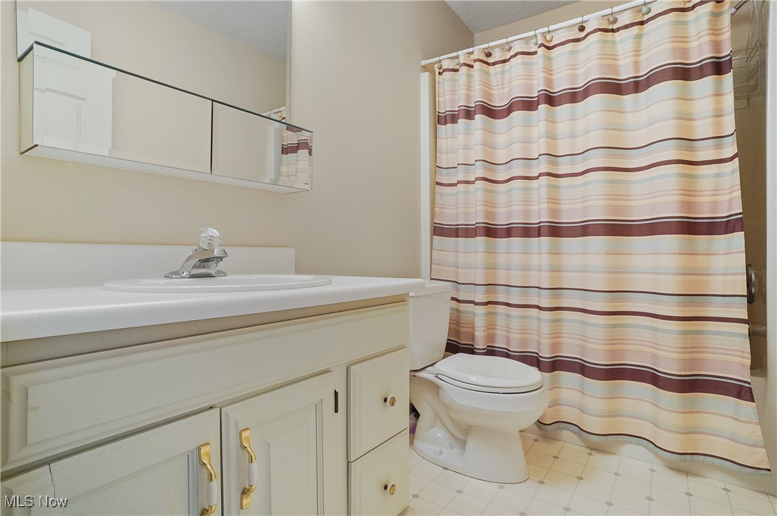 303 Greenway Drive, Chardon, Ohio image 35