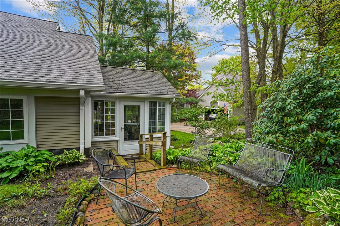 303 Greenway Drive, Chardon, Ohio image 5
