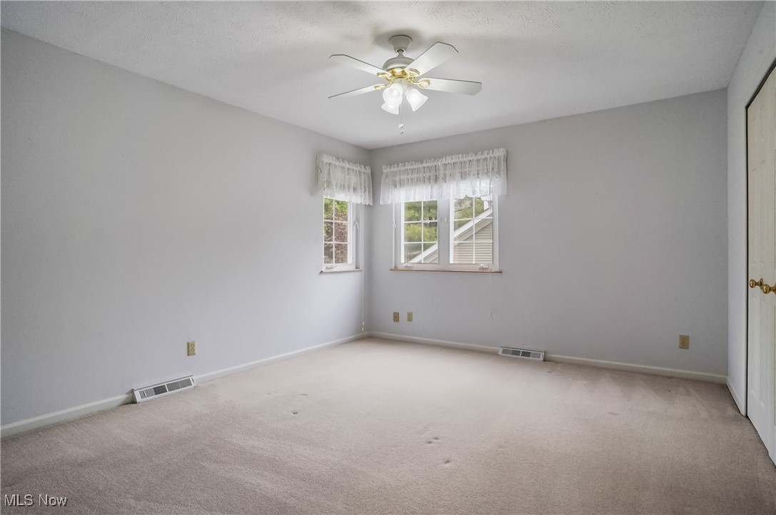 303 Greenway Drive, Chardon, Ohio image 33