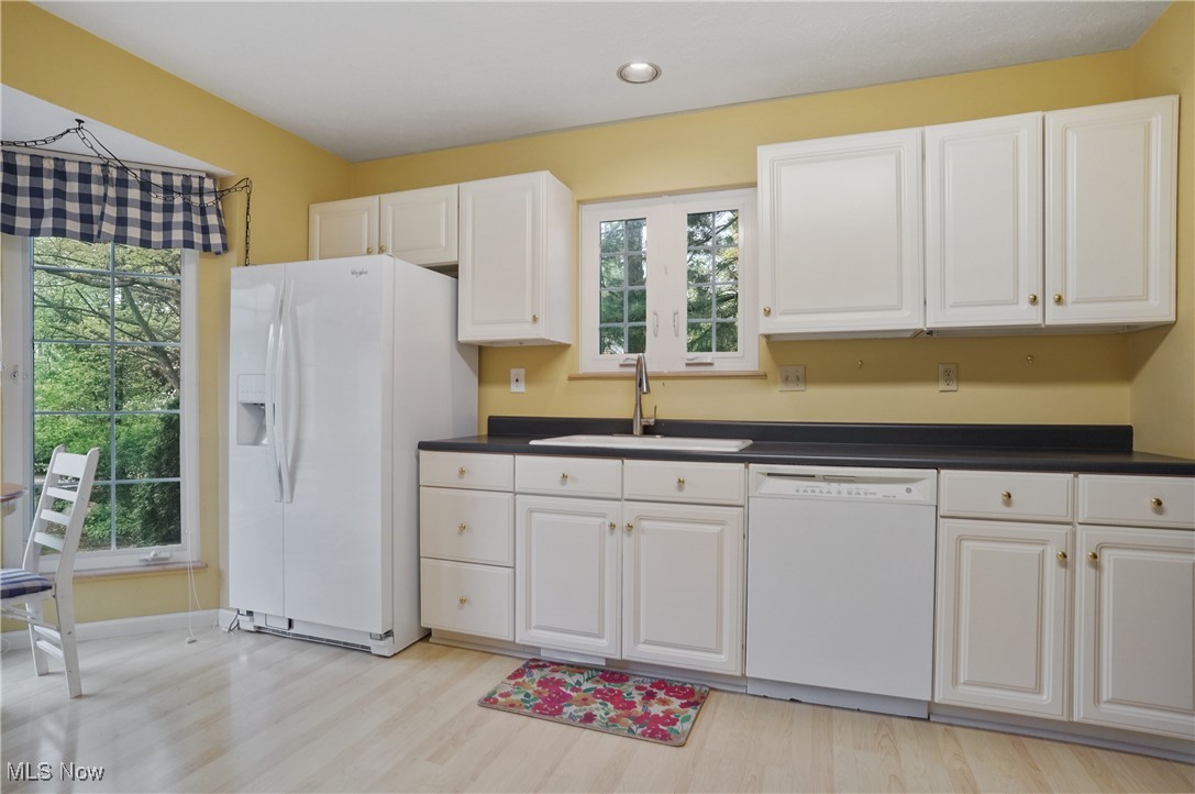 303 Greenway Drive, Chardon, Ohio image 10